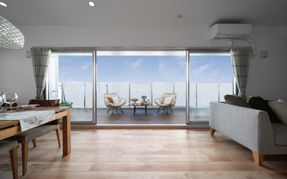 明るく開放的なセンターオープンサッシ。