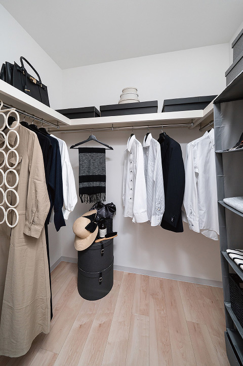 ウォークインクローゼット完備。