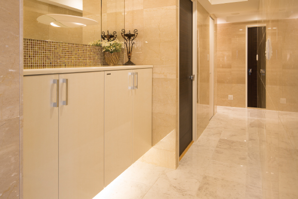 ワイド&ロータイプ玄関収納