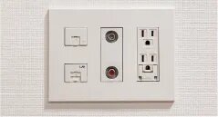 マルチメディアコンセント