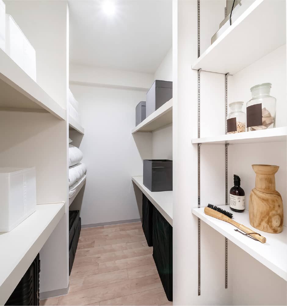 大容量収納が可能なファミリークローク完備。