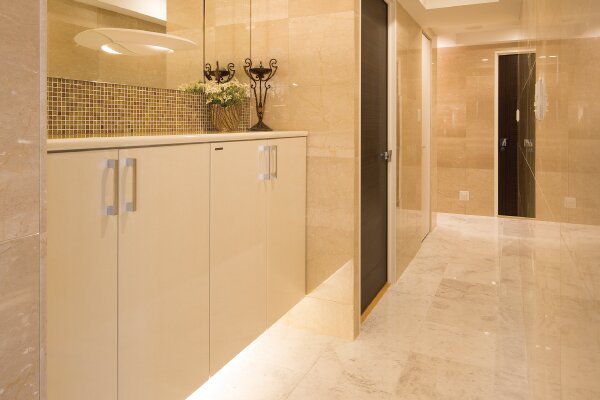 ワイド&ロータイプ玄関収納