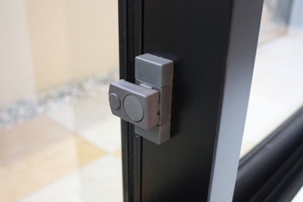 指はさみ防止サッシ