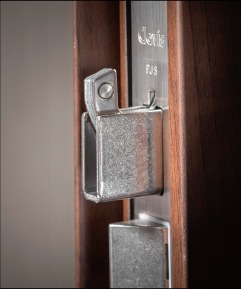 鎌付デッドボルト