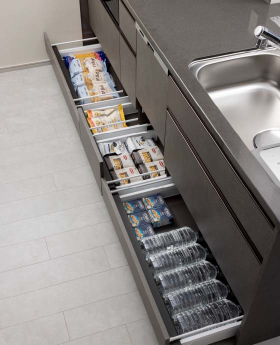 システムキッチン足元スライド収納