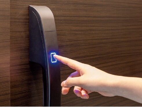 電子ロック玄関ドア