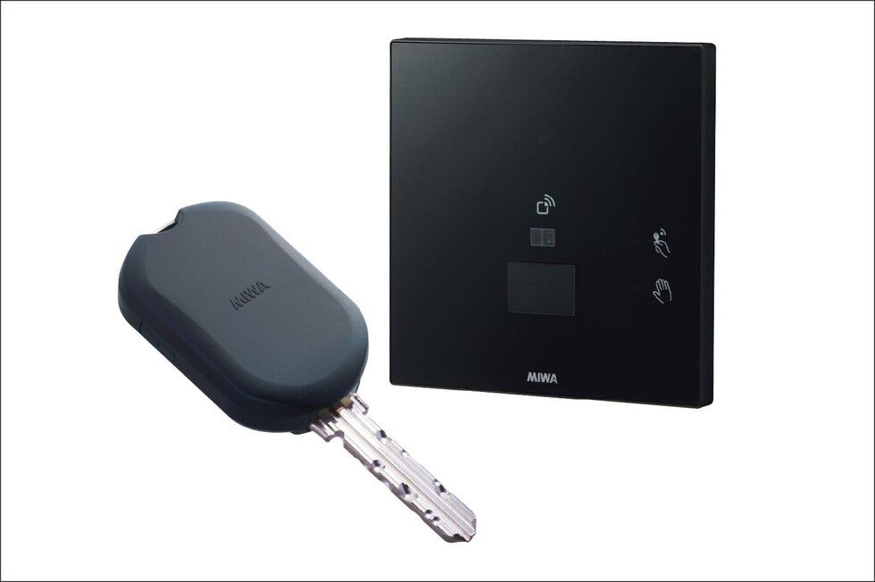 キーを携帯して手を触れずに解錠できる
「ハンズフリーキー（Raccess）」