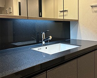 三面鏡下フィオレストーン貼り