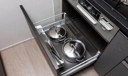 ソフトクローズ機能付きキャビネット