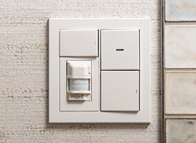 人感センサースイッチ