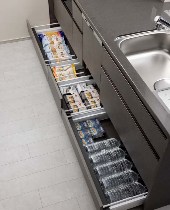 システムキッチン足元スライド収納