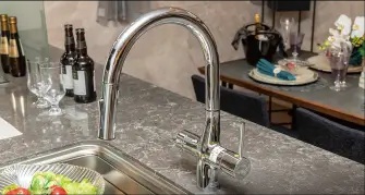 浄水機能付シャワー水栓