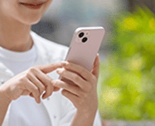 外出先からスマートホンで遠隔操作が可能なインターホン。