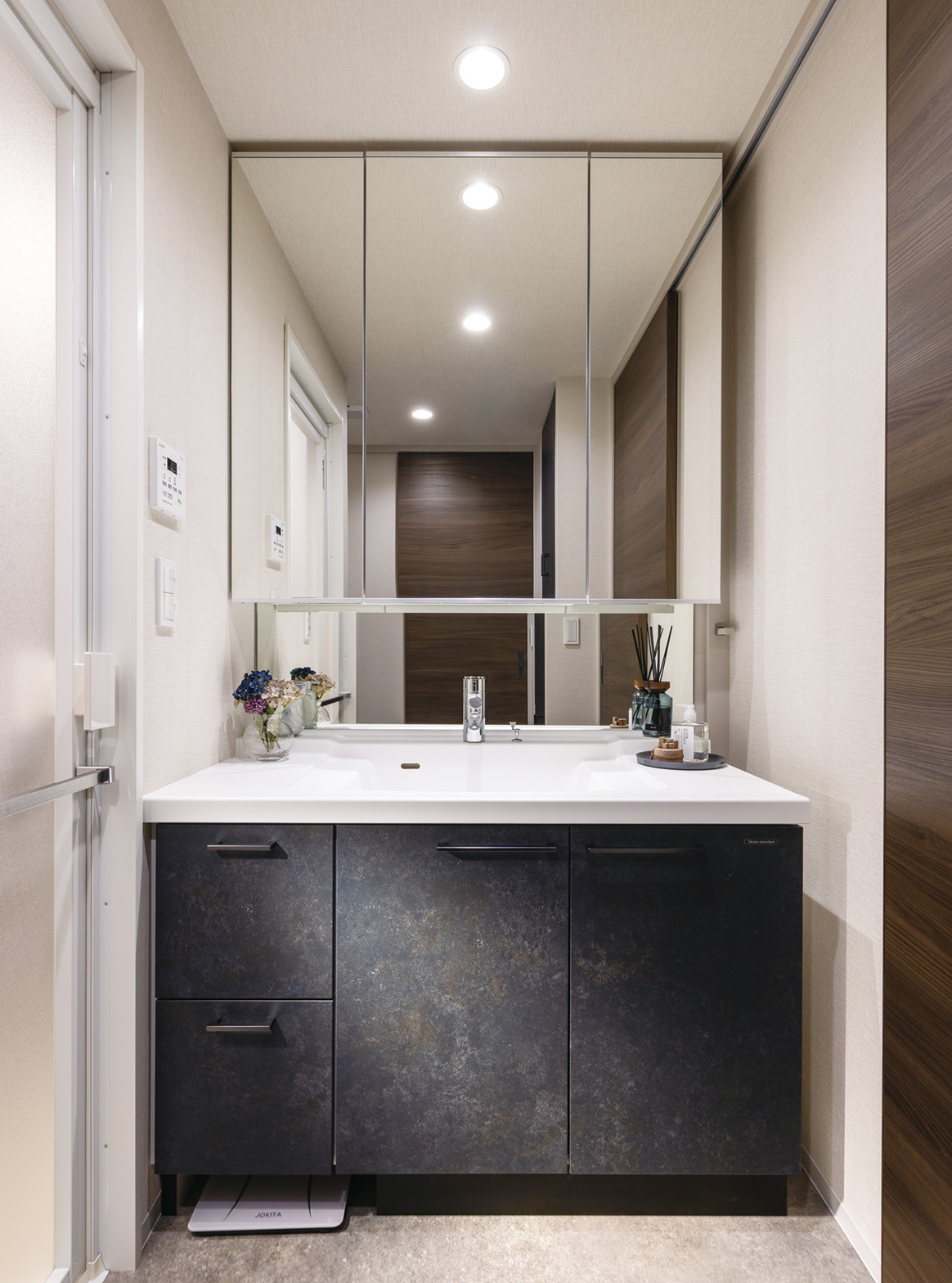 POWDER ROOM