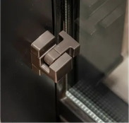 指詰め防止サッシ