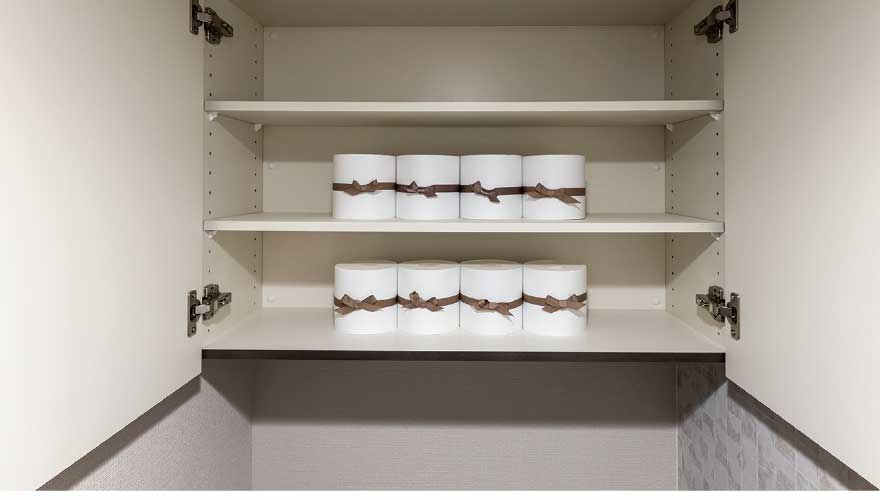 トイレ上部吊戸収納