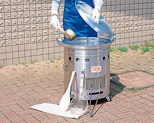 一度に100杯までの汁物調理が可能な災害時用炊き出し器「まかないくん」