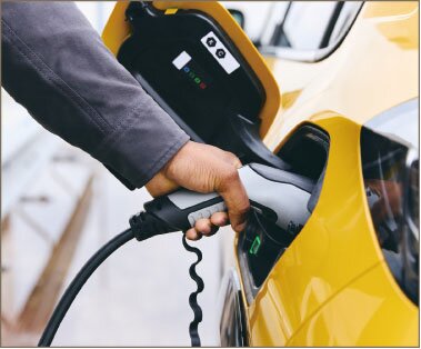 電気自動車（EV）用充電コンセント