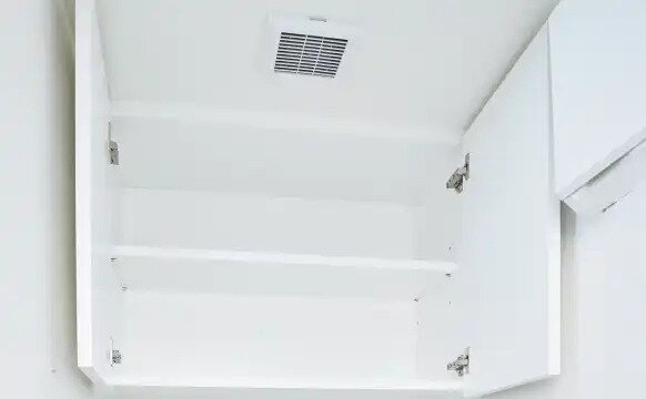トイレ上部吊戸棚