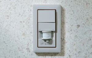 玄関照明人感センサー