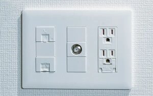 マルチメディアコンセント