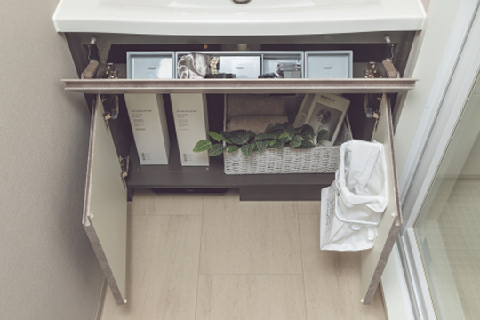 ボウル下キャビネット
（上部フロントポケット+開き扉収納）