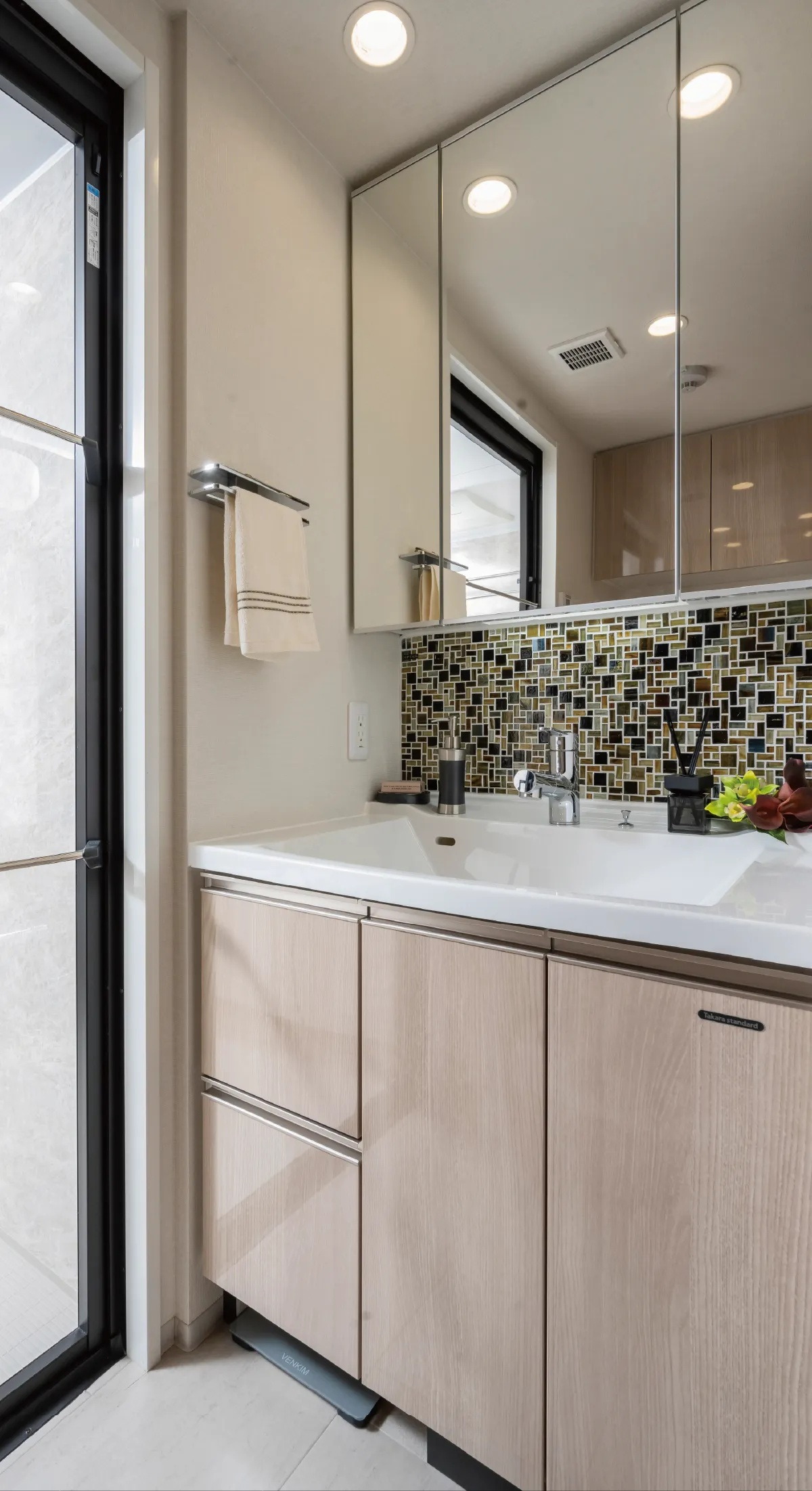 POWDER ROOM