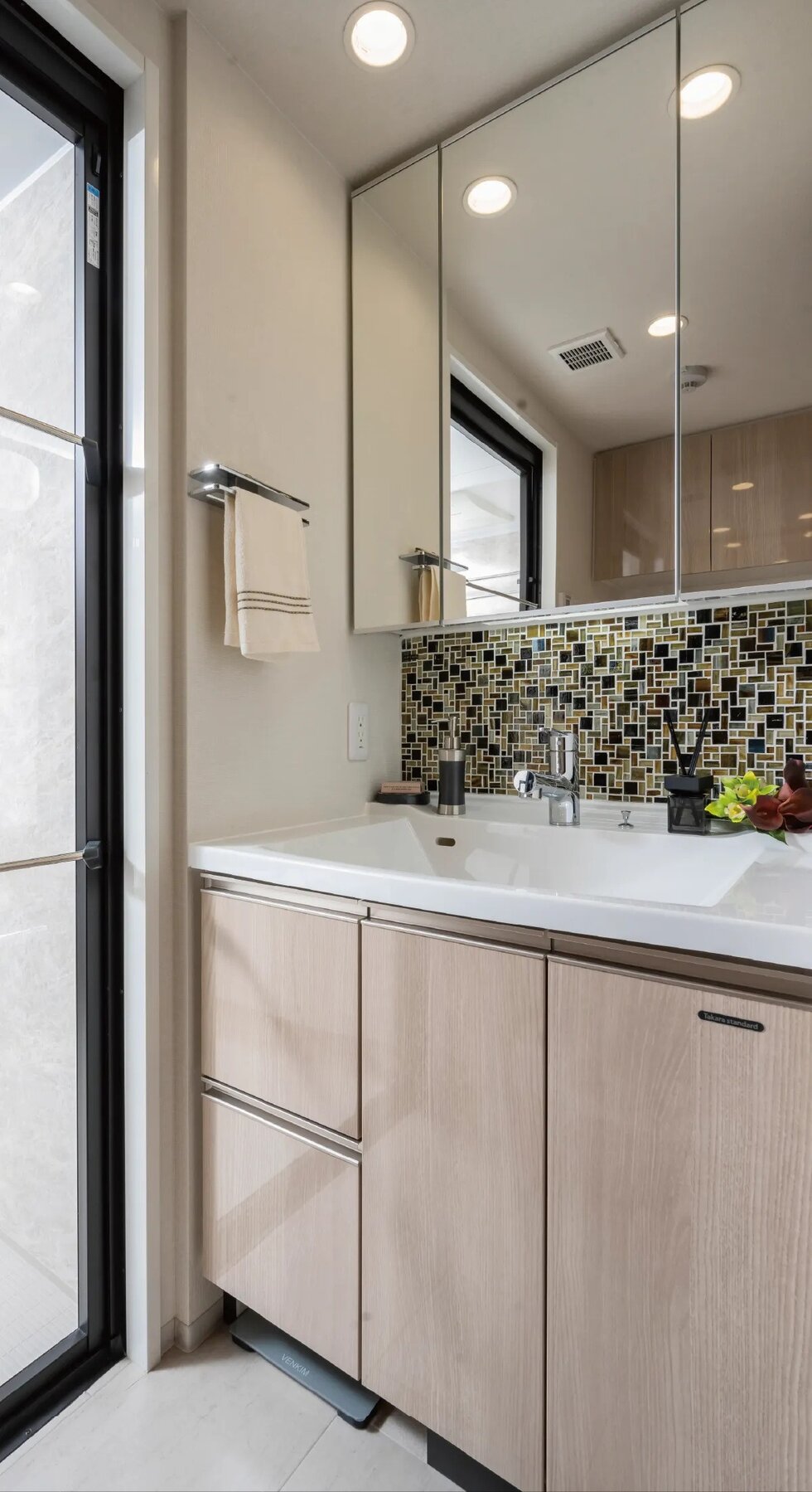 POWDER ROOM