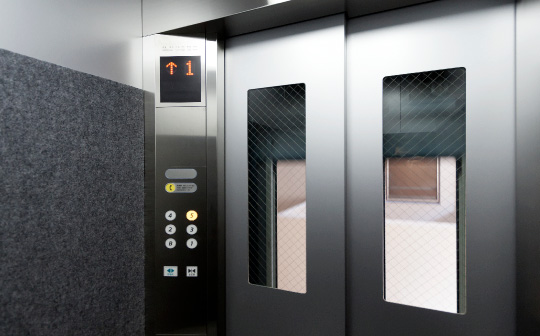 駐車場直通エレベーター／
チェーンゲート