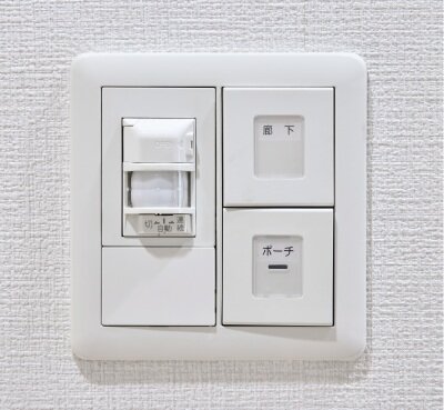 人感センサー機能付
玄関ワイドスイッチ