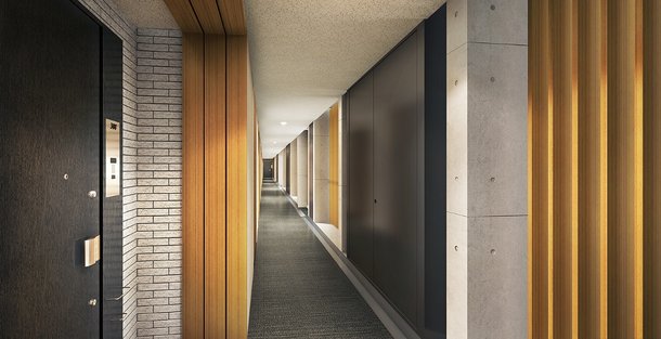 邸内へと導く、美しくデザインされた共用廊下。