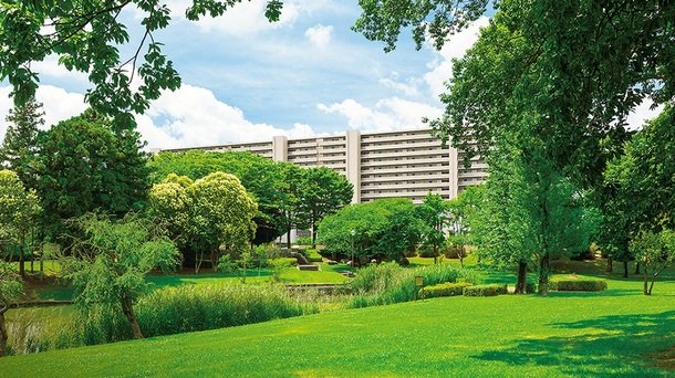 竹園東公園から望む建物外観