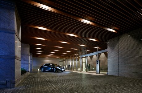 Porte-cochere