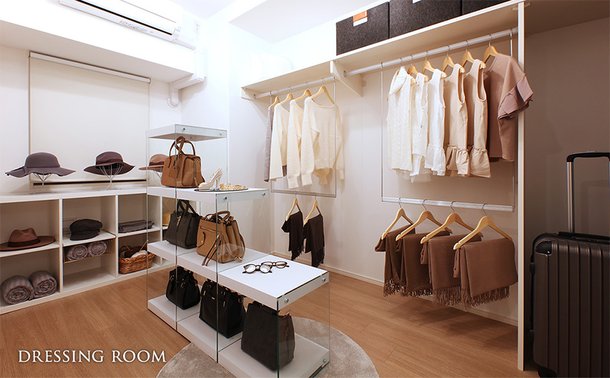 DRESSING ROOM