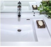 掃除の手間が省ける
ステップつき一体型ボウル