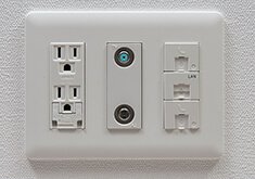 マルチメディアコンセント