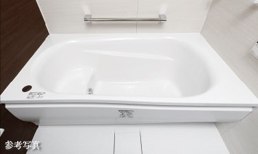 ステップ付きラウンド浴槽(手すり付き)