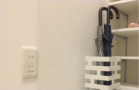 玄関収納下コンセント