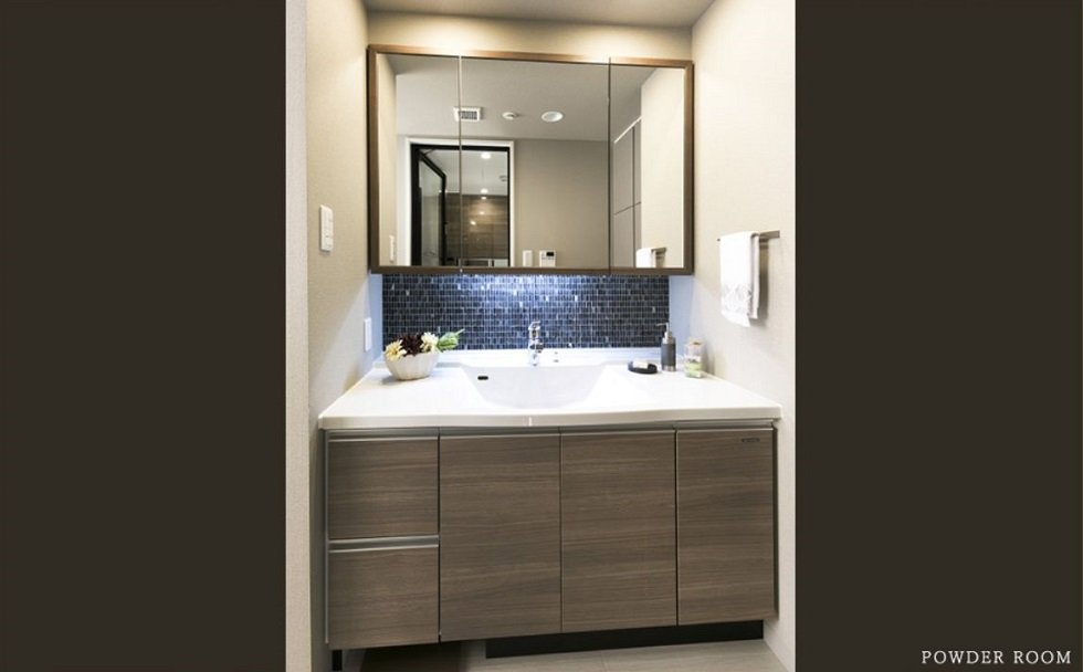POWDER ROOM