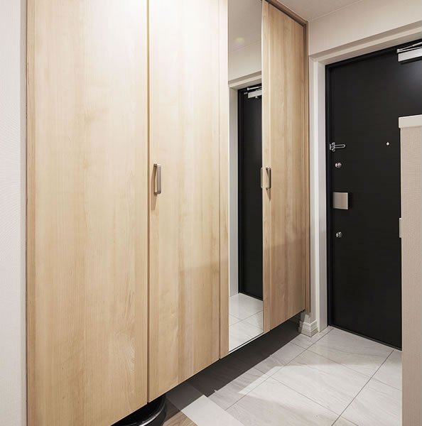 ENTRANCE&CORRIDOR