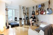 洗練されたインテリアで作る音楽制作空間