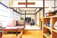 個性派雑貨を光で際立たせる縁側付き古民家