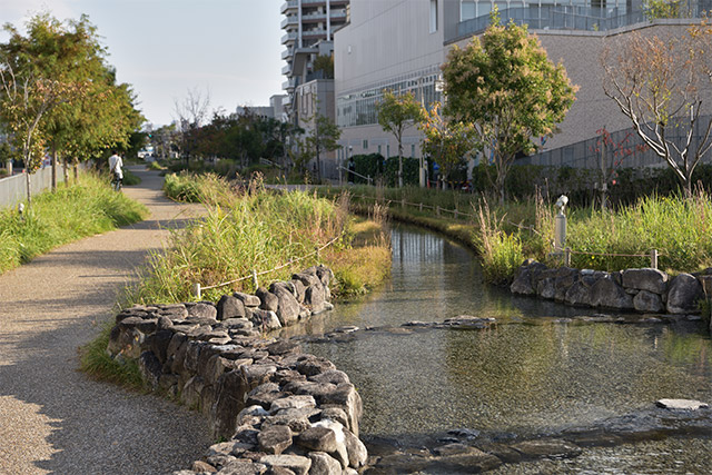 阪急摂津市駅周辺を中心に開発が進み、便利で景観も美しい街に。