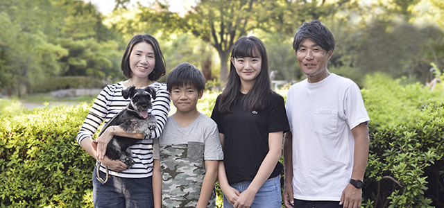 芦屋市S様ファミリー ご主人が生まれ育った芦屋市へ引っ越して16年。ご夫婦と、高校2年生の娘さん、小学5年生の息子さんの4人家族。