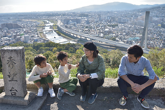 池田市街地を一望できるところがお気に入りという、五月山公園の展望台「秀望台」。