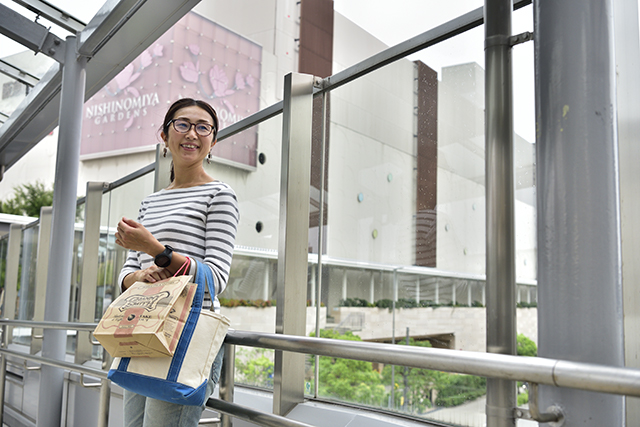 「お気に入りの街に住めてうれしい」と話すA様。