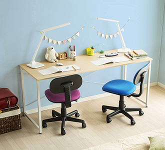 シンプルなデスク