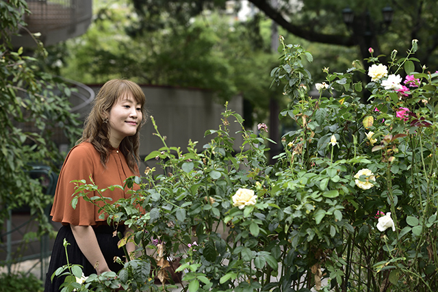 日常のワンシーンを鮮やかに彩る、街に溶け込んだ花と緑。