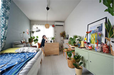 カラフルなアイテムに囲まれた、北欧スタイル