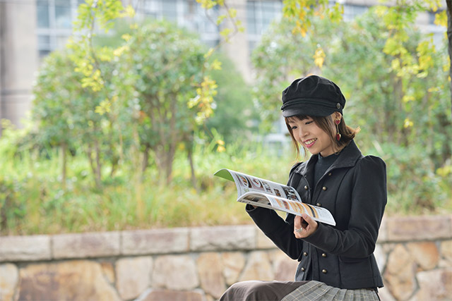 買い物を楽しむことが多い休日。公園でのんびりすることも。